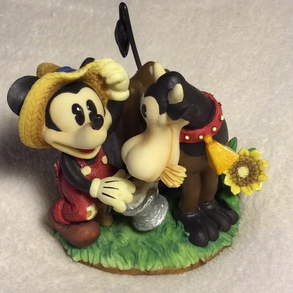 ❤️ Still Available🌟 Disney Mickey Mouse Cow Figurine🌟 - Picture 1 of 10